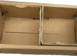 Carton avec emplacements découpés pour produits spécifiques