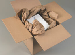 Papier froissé pour le calage et la protection des produits dans les emballages
